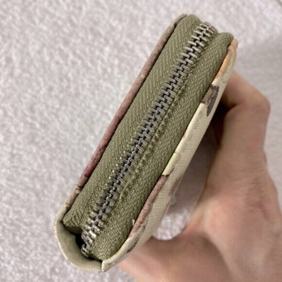 Vintage Y2K Guess Multicolour Watercolour Print Wallet with Guess Logo - Picture 4 of 15